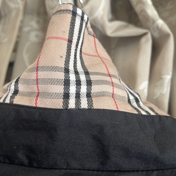 Classic Black Burberry Quilted jacket, please look closely at the picture - Picture 8 of 8